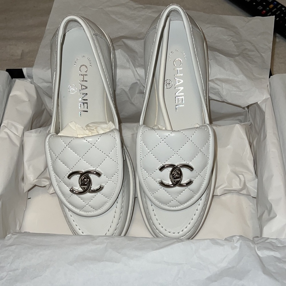 WHITE CHANEL LOAFERS TURNLOCK